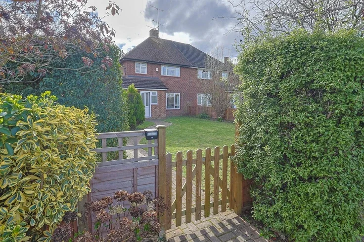 House Blumfield Crescent in Slough