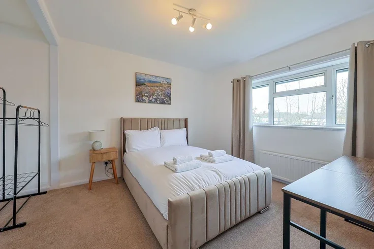 House Blumfield Crescent in Slough