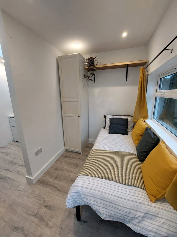 Flat Saint Whytes Road in Bristol