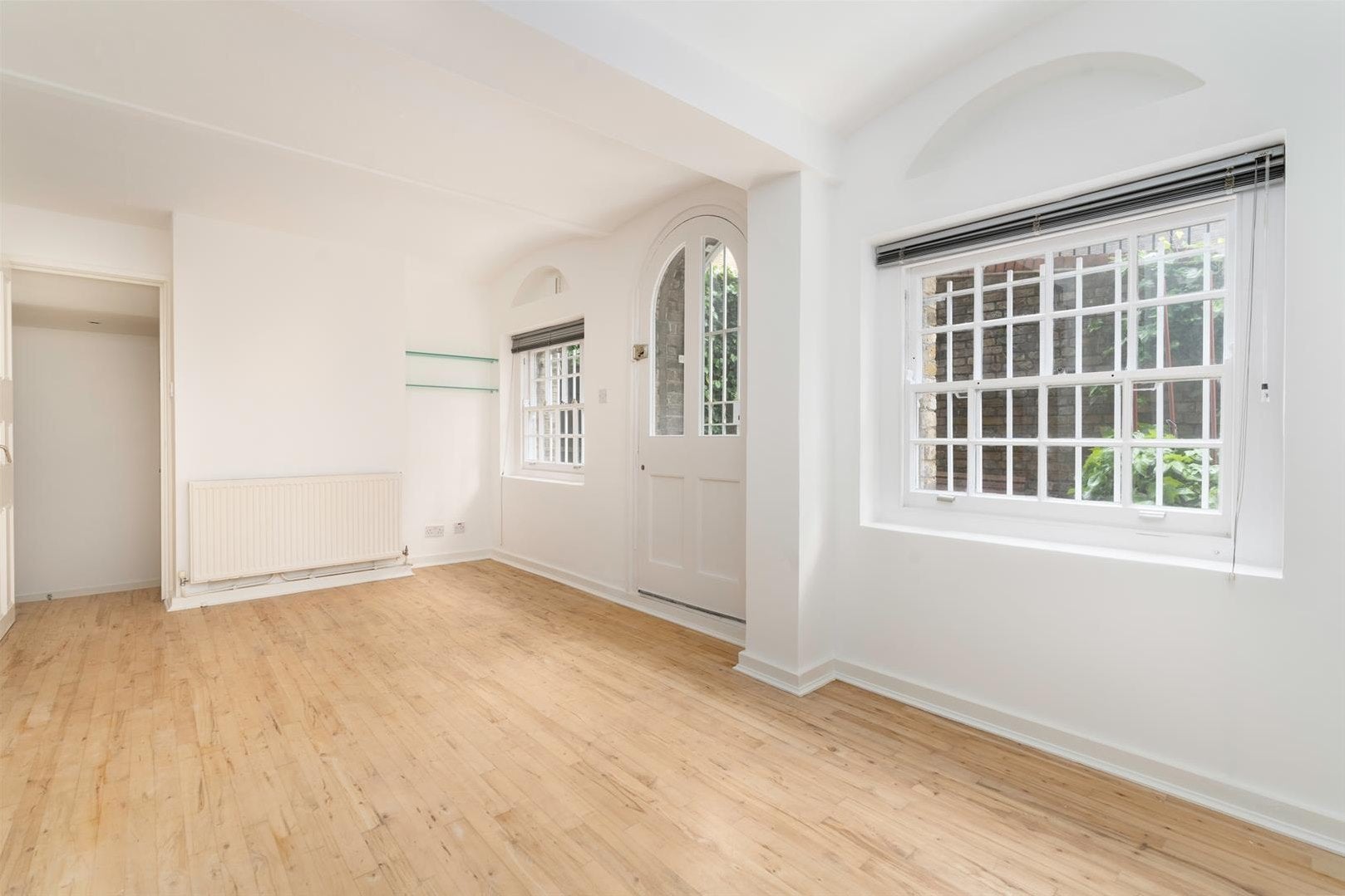 Flat Rawstorne Street in Greater London