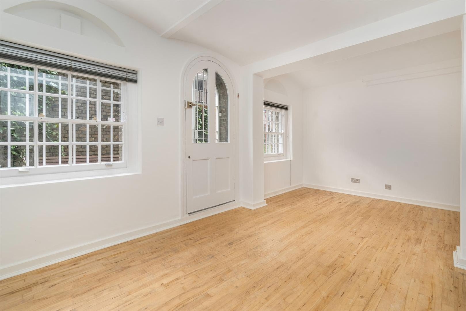 Flat Rawstorne Street in Greater London