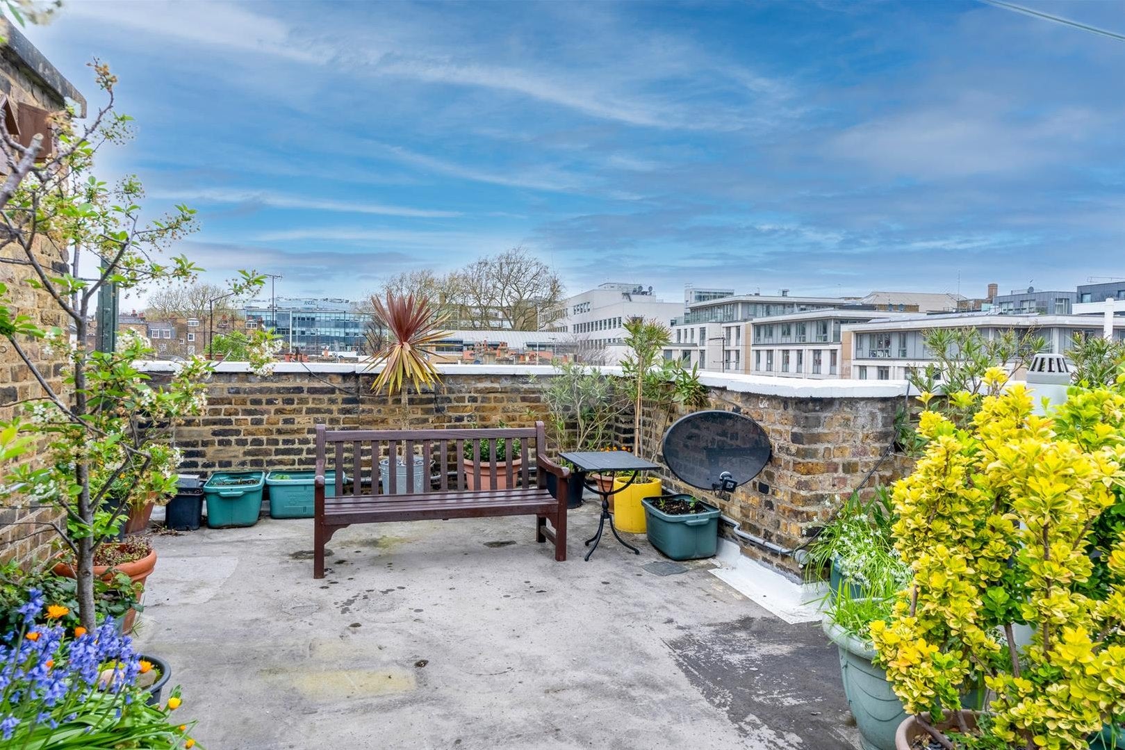 Flat Rawstorne Street in Greater London