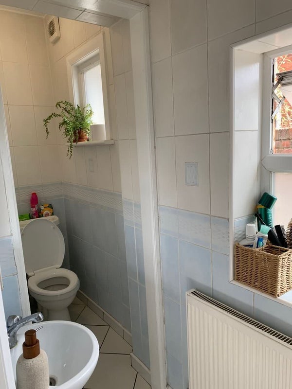 Room Cobham Road in Greater London
