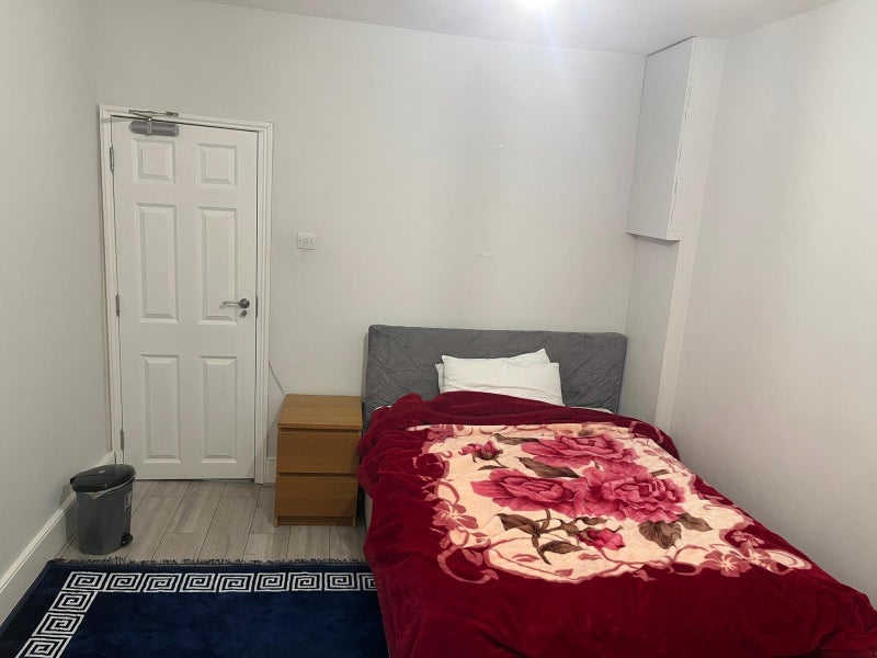 Room Cobham Road in Greater London