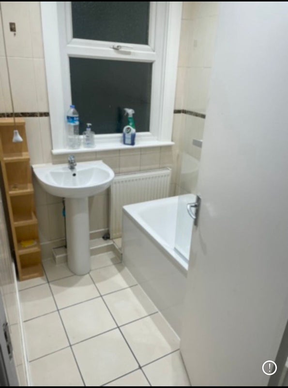 Room Cobham Road in Greater London