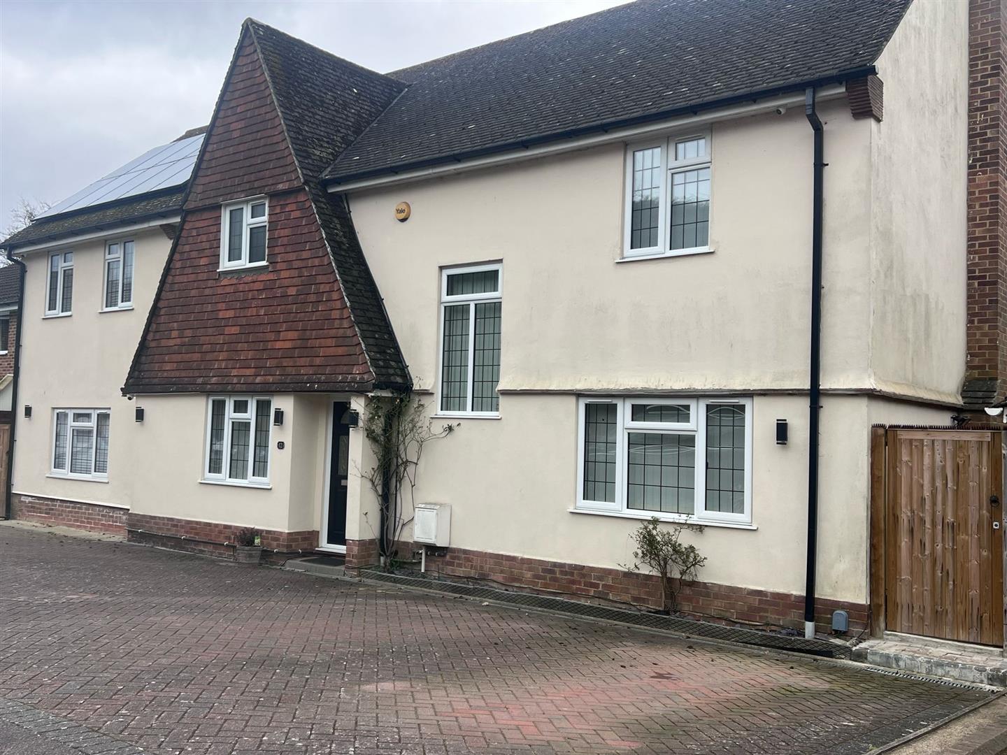 House Briarswood Close in Crawley