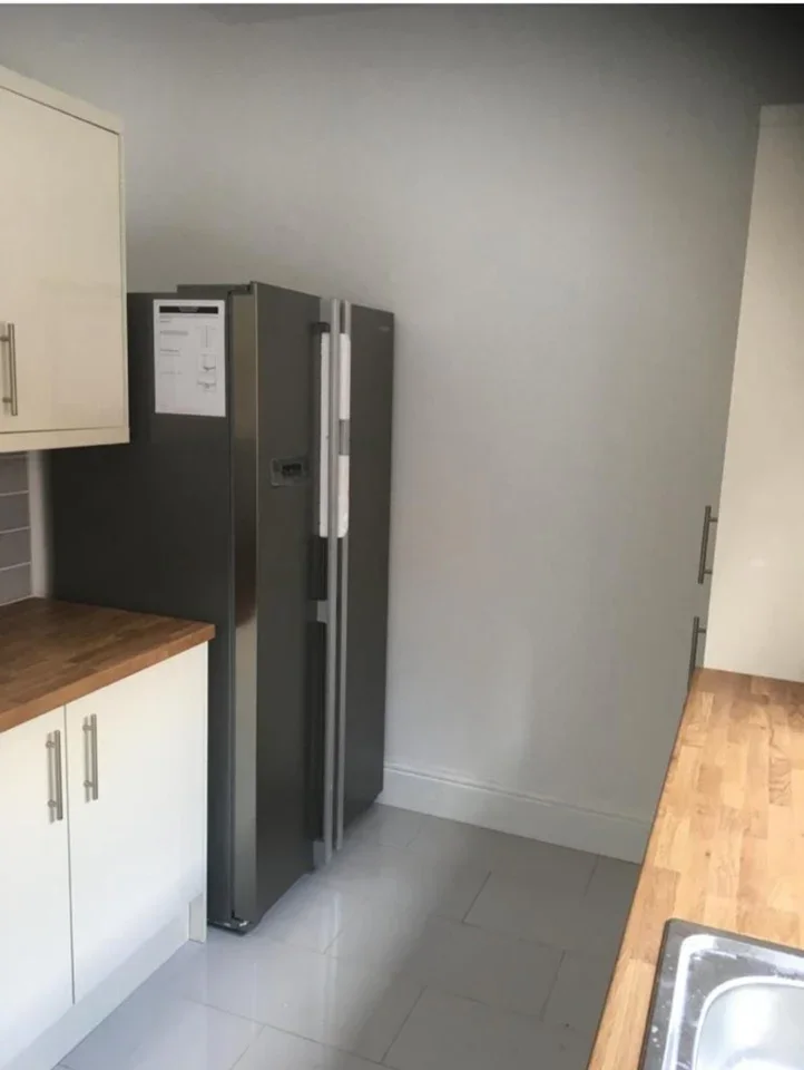 Room Ellys Road in Coventry