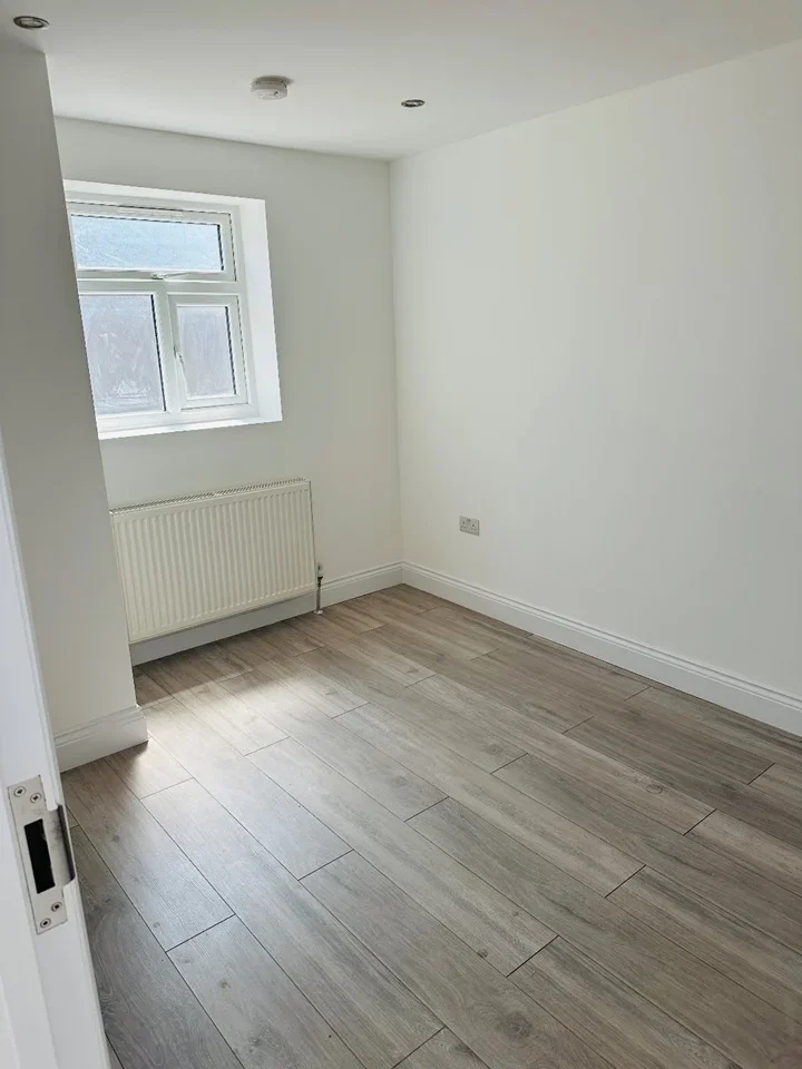 Flat Sunningdale Avenue in Greater London