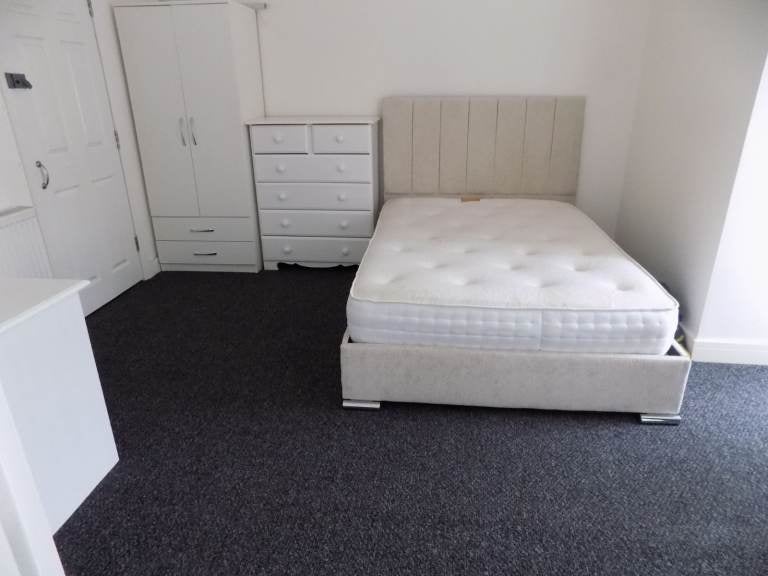 Flat Chatsworth Road in Luton