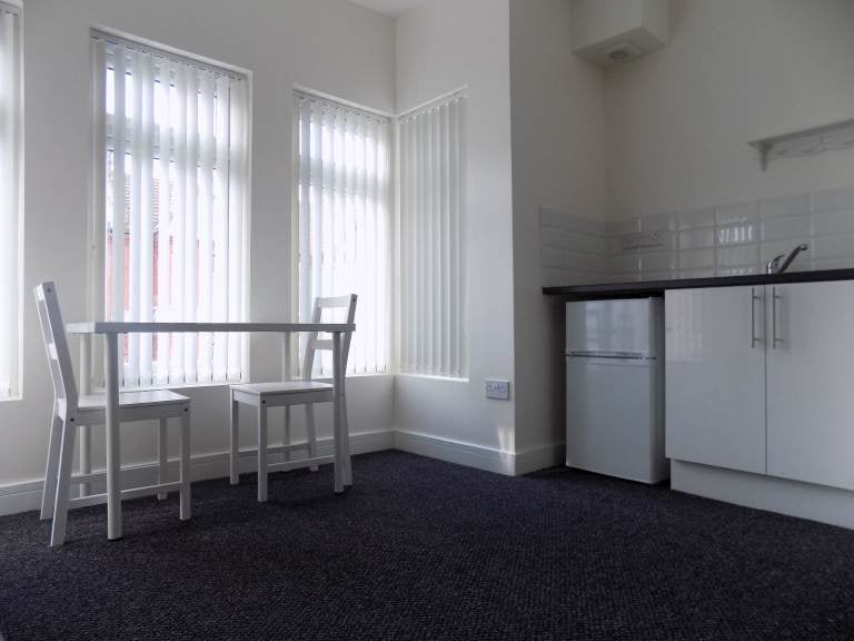 Flat Chatsworth Road in Luton