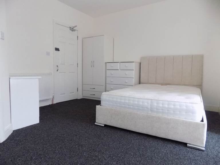 Flat Chatsworth Road in Luton