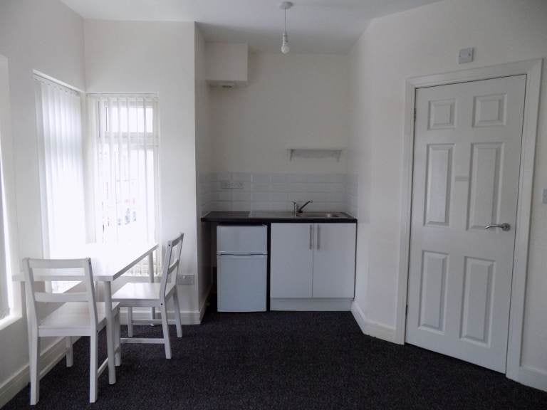 Flat Chatsworth Road in Luton