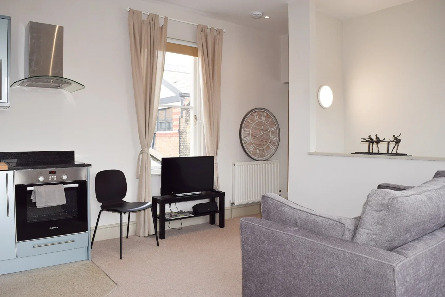 Flat Clifton Walk in Greater London
