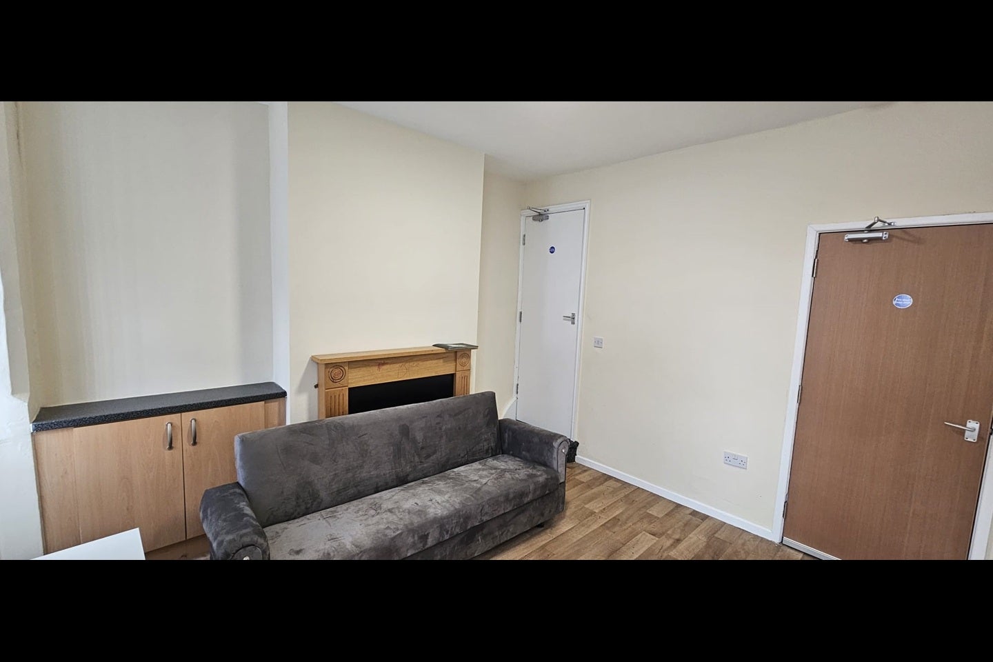 Room Cedar Road in Nottingham