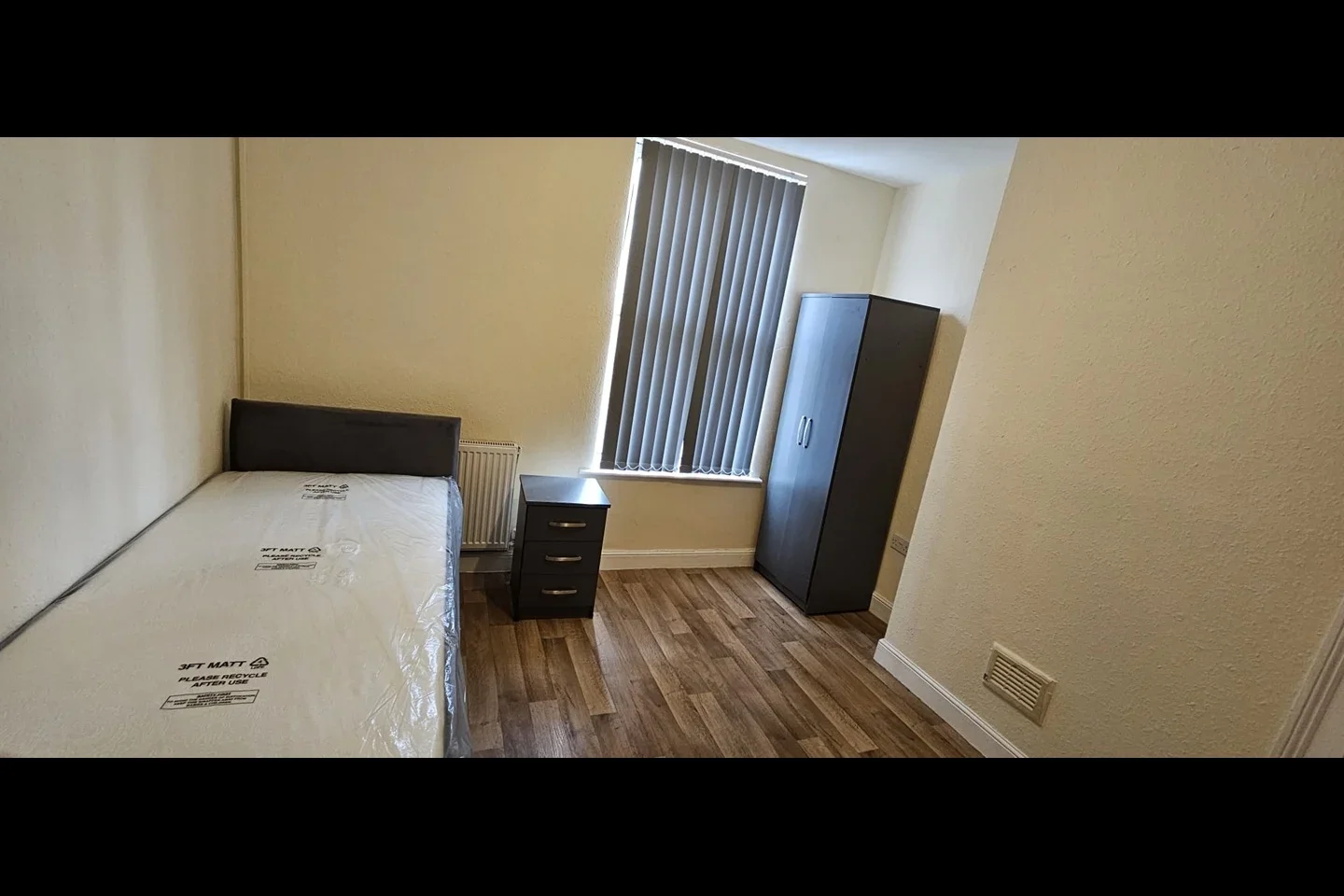 Room Cedar Road in Nottingham