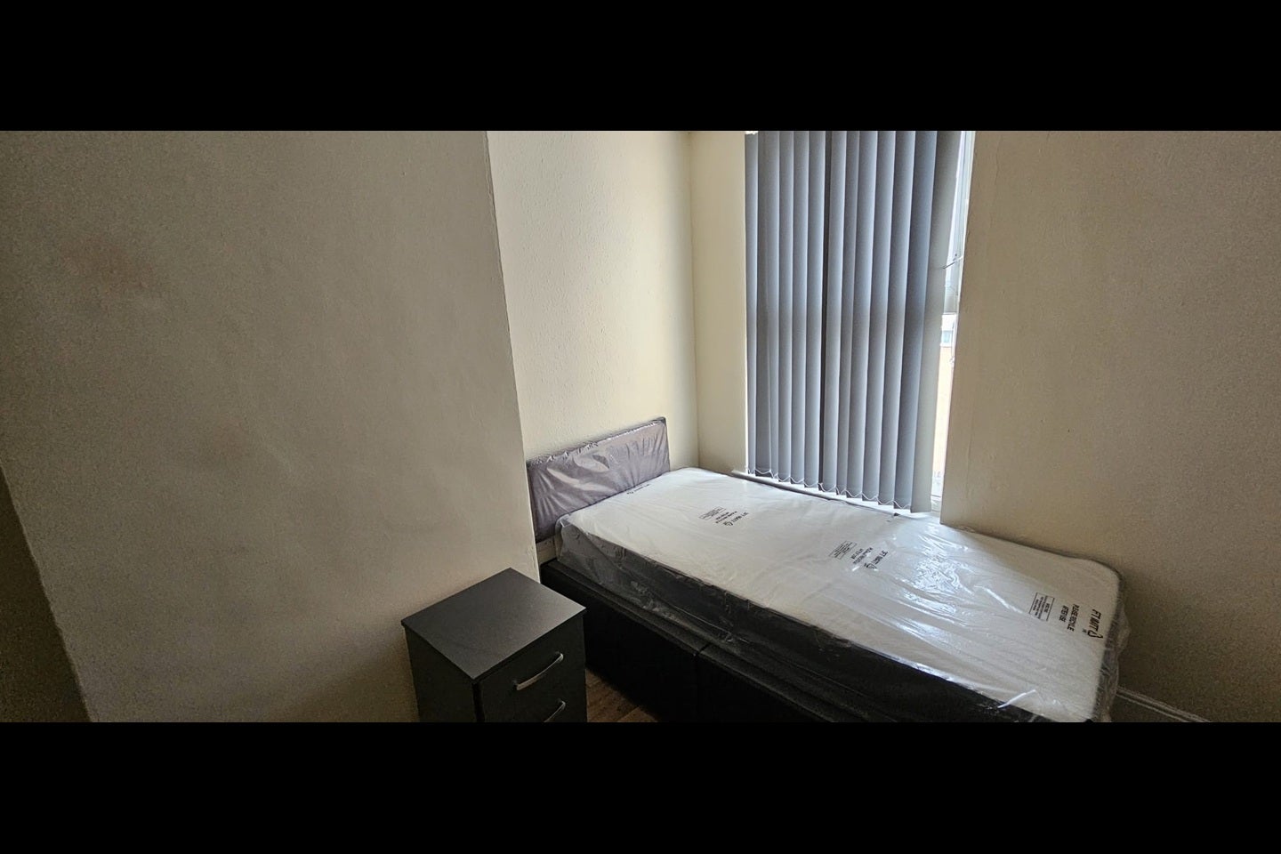 Room Cedar Road in Nottingham