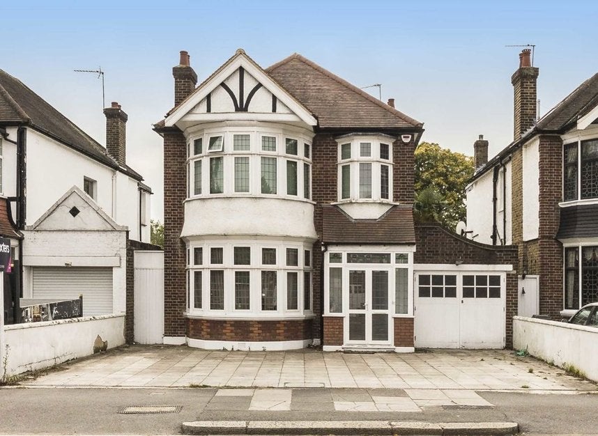 House Pope's Lane in Greater London