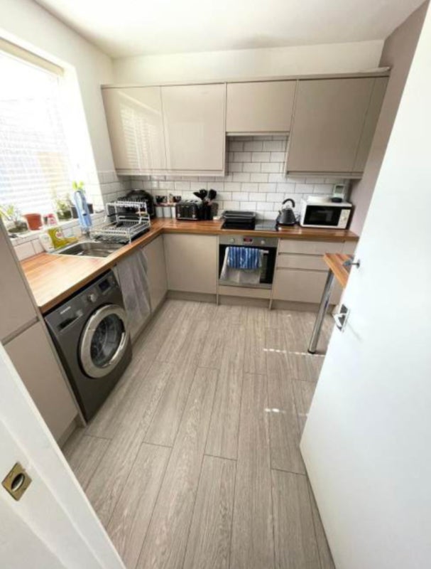 Room Bedford Road in Greater London