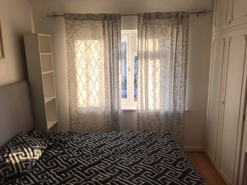 Room Taylor's Green in Greater London