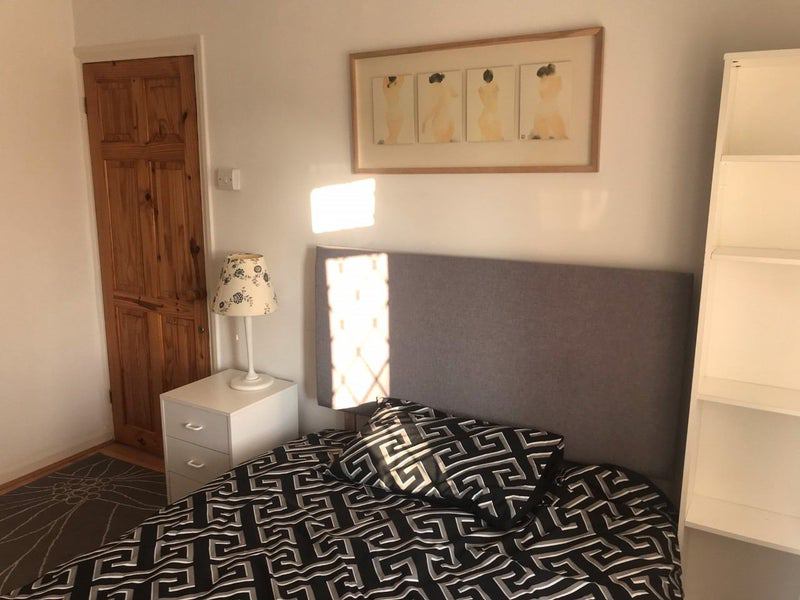 Room Taylor's Green in Greater London