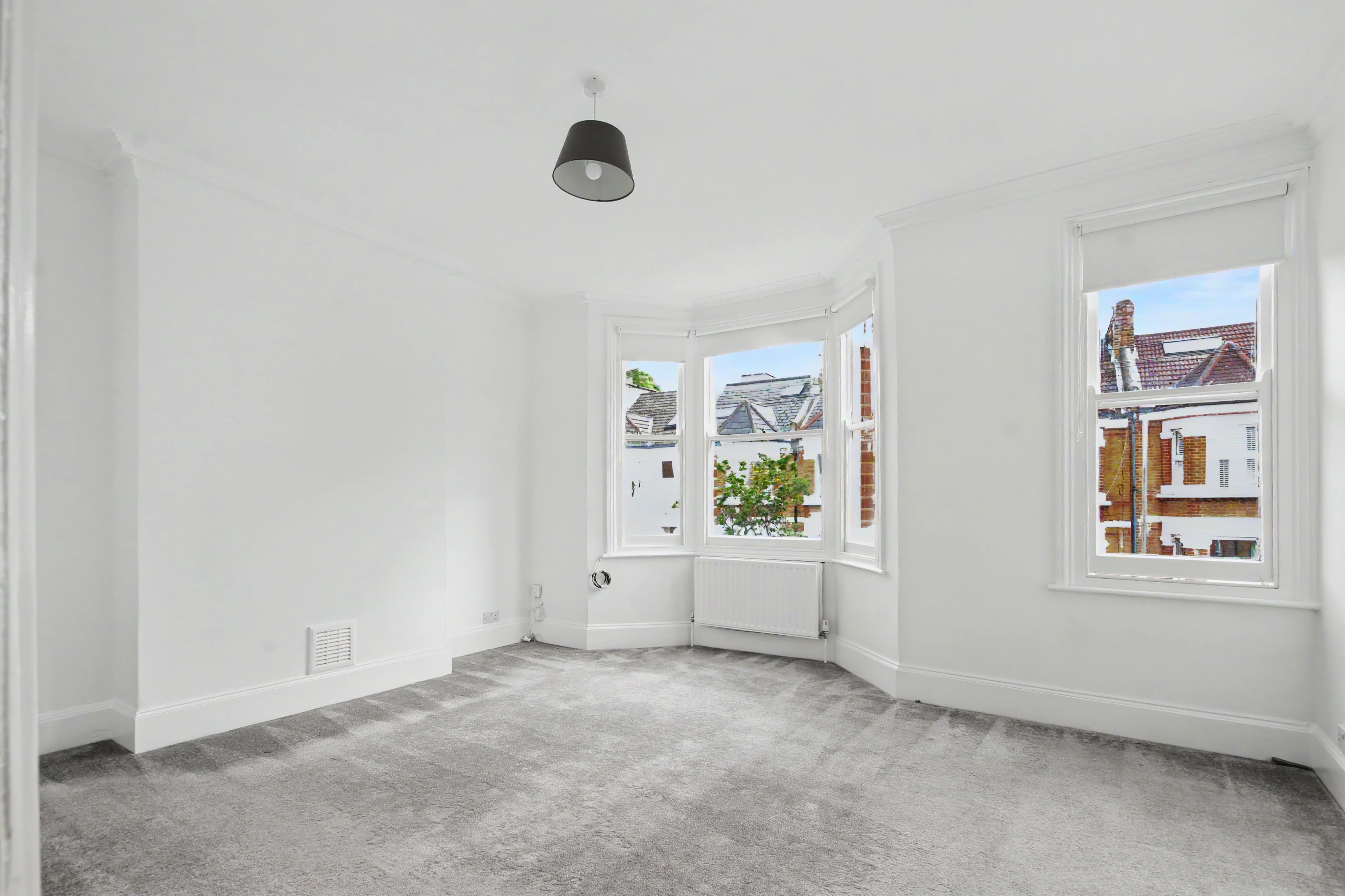 Flat Lynette Avenue in Greater London