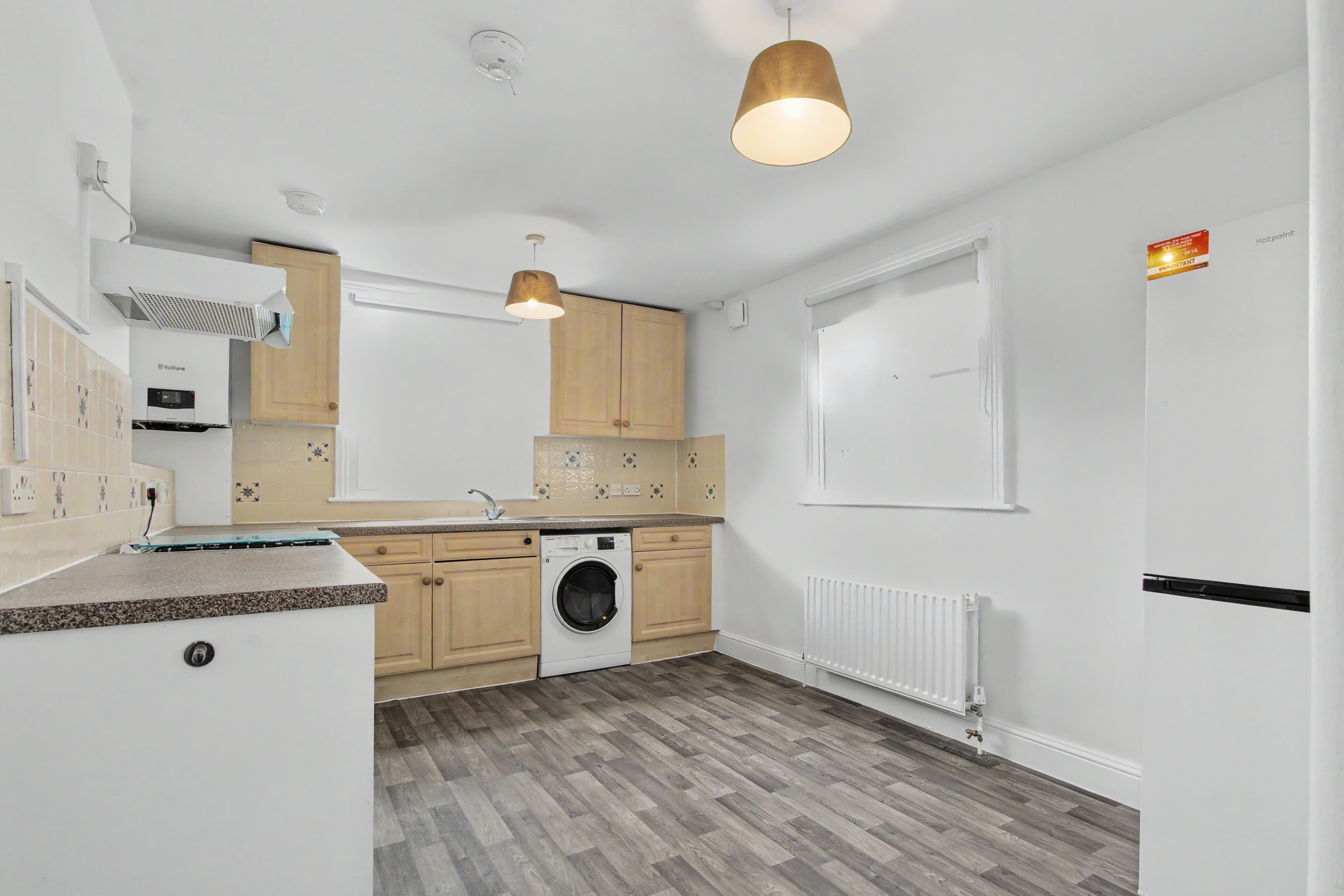 Flat Lynette Avenue in Greater London