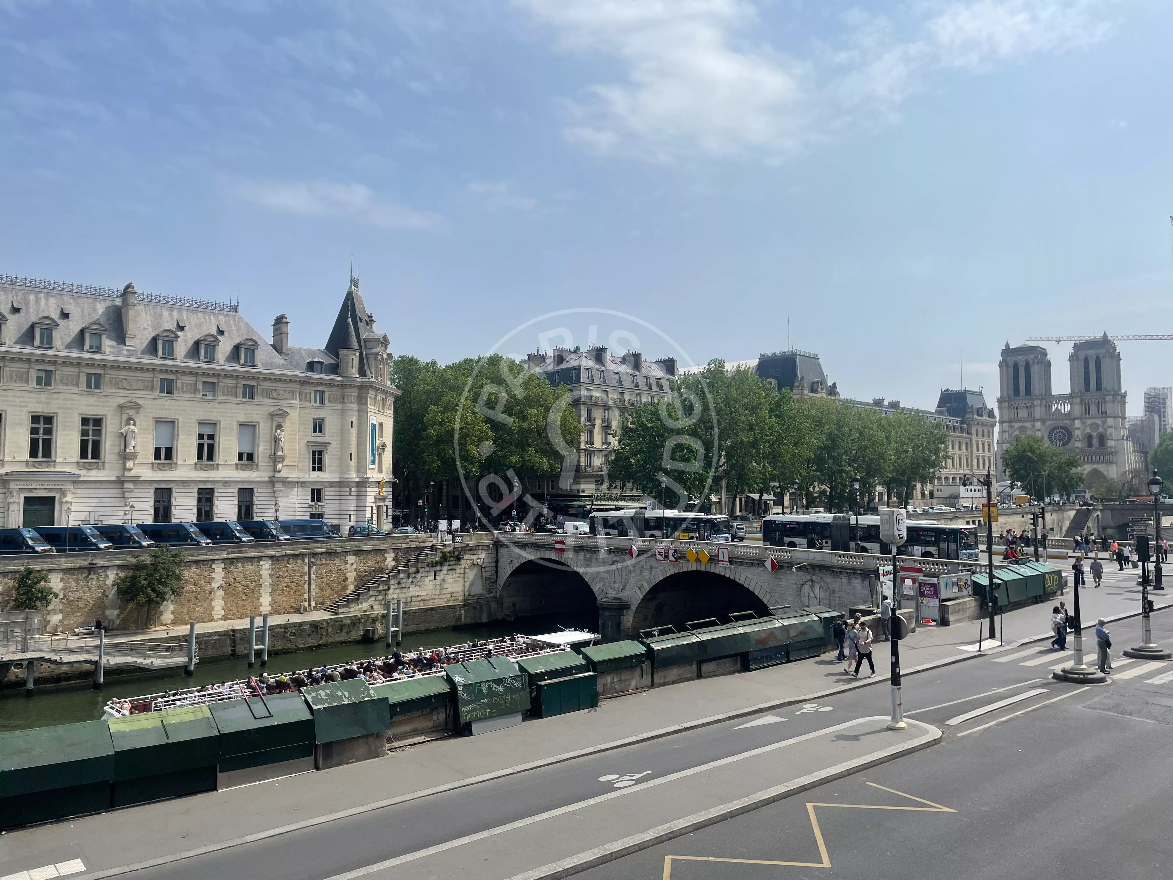 Flat Quai des Grands Augustins in Paris