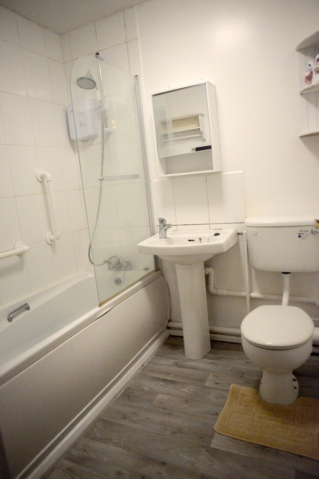 Flat Tennyson Close in Greater London