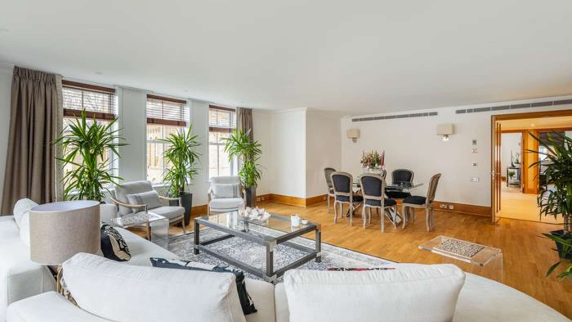 Flat Hollywood Road in Greater London