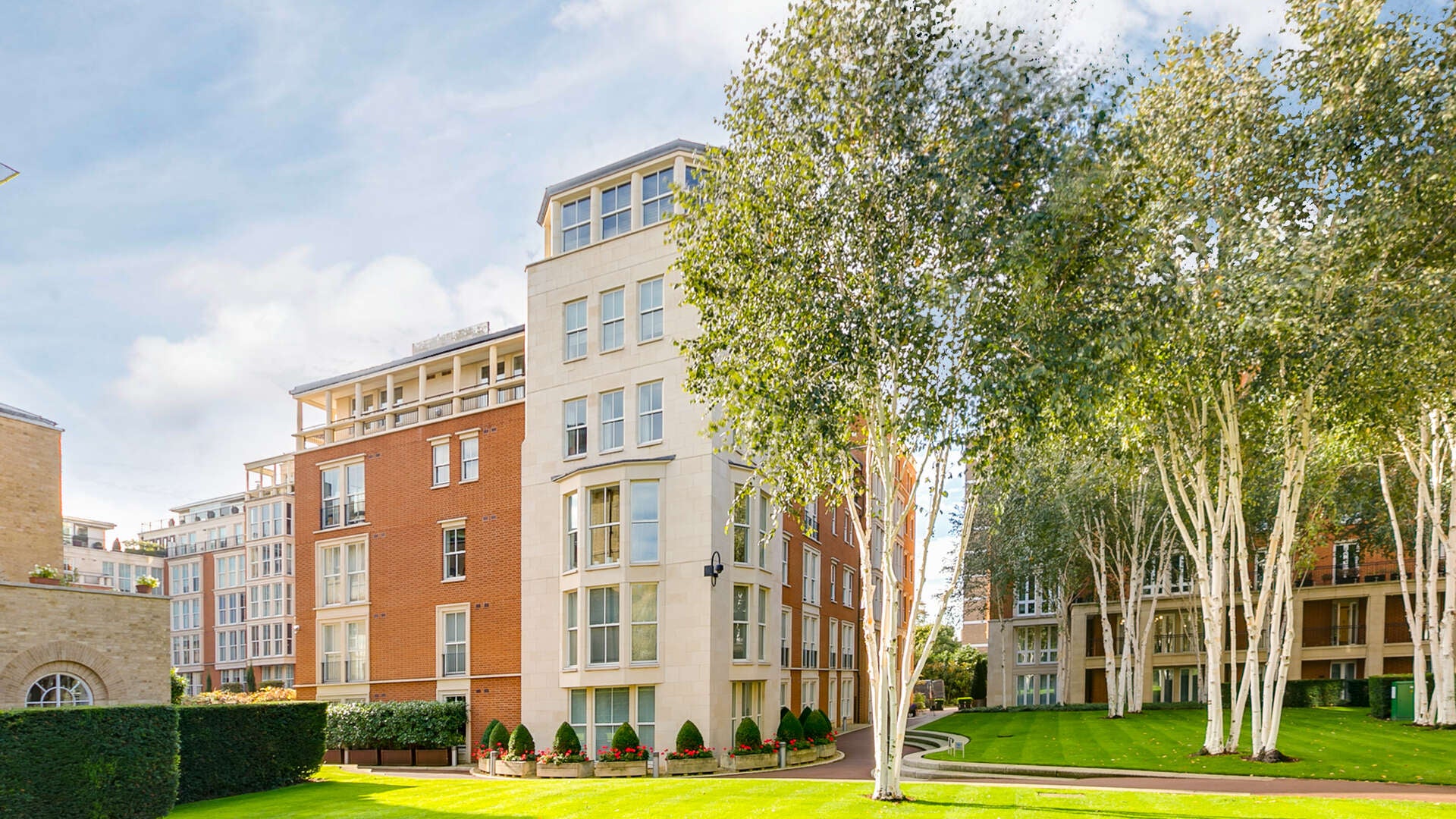 Flat Hollywood Road in Greater London