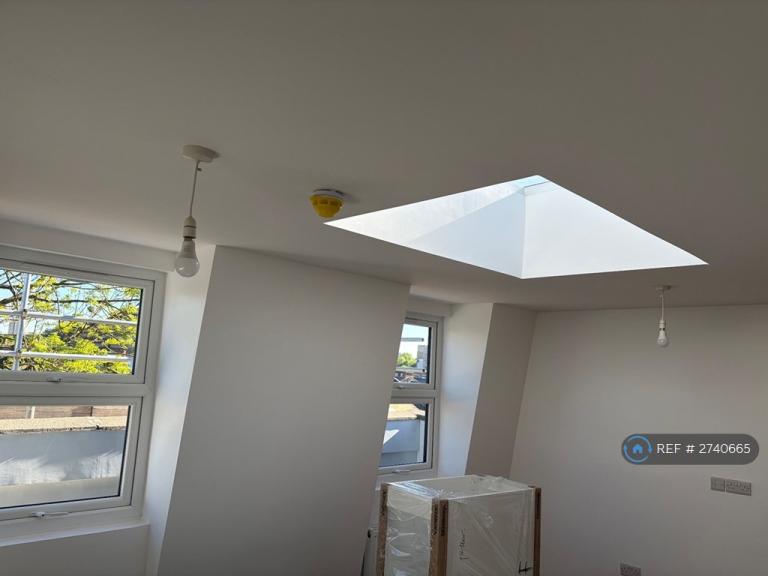 Flat Manbey Grove in Greater London