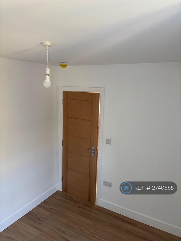 Flat Manbey Grove in Greater London