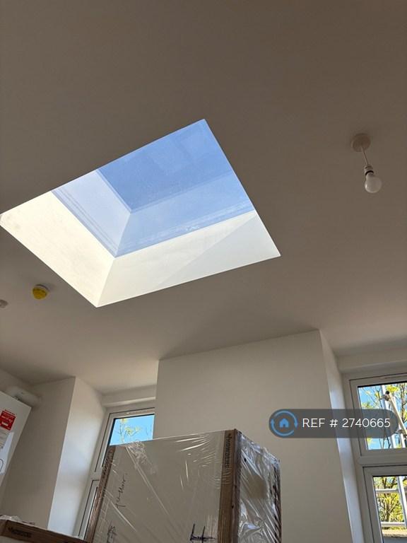 Flat Manbey Grove in Greater London