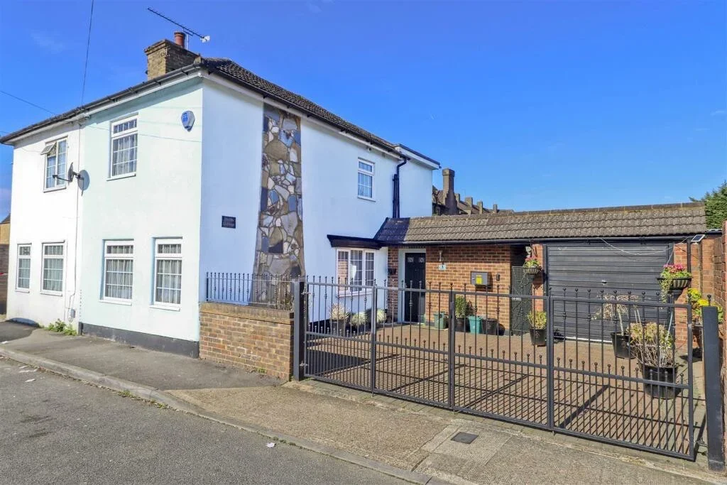 House Heath Road in Greater London