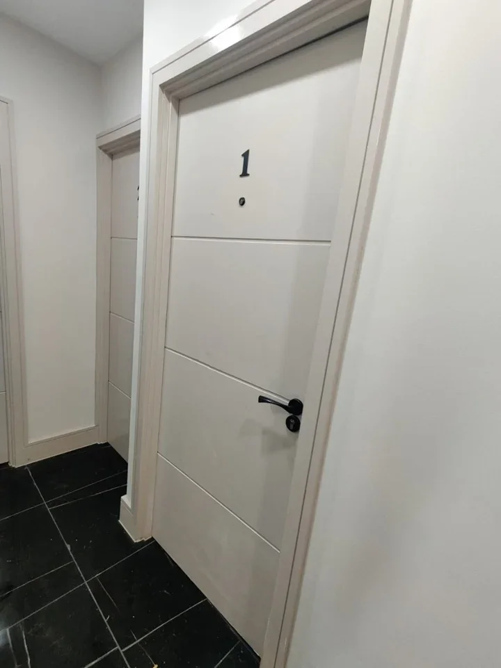 Room Oulton Crescent in Hertsmere