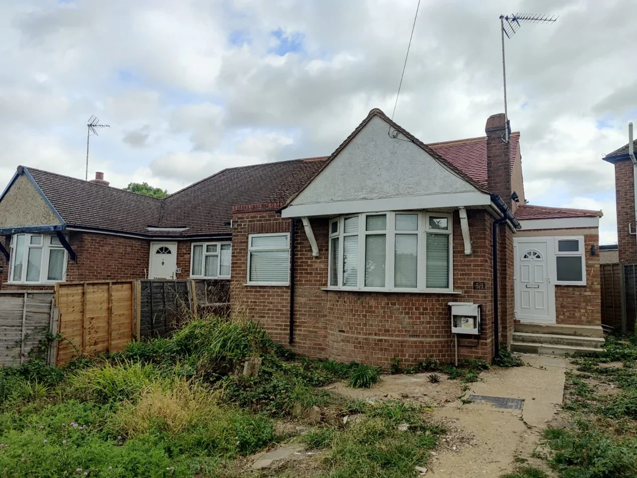 Room Oulton Crescent in Hertsmere