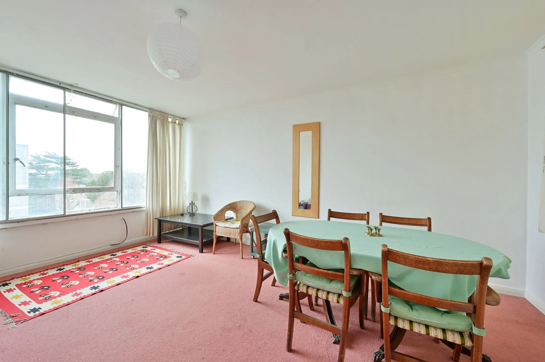 Flat Keswick Road in Greater London