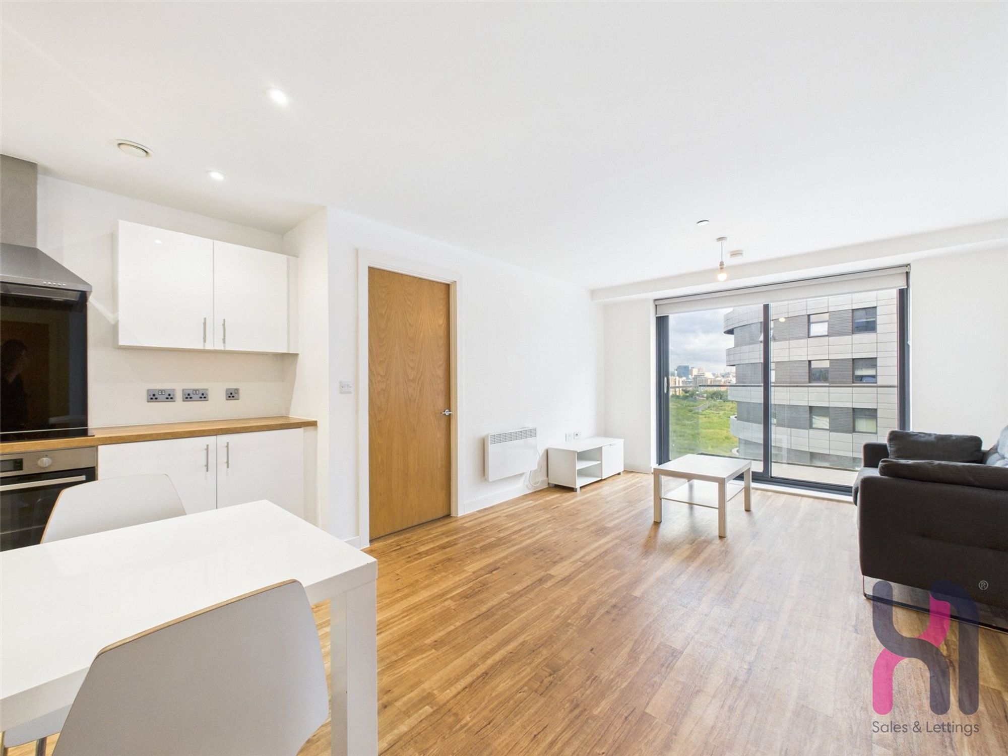 Flat Pomona Strand in Trafford