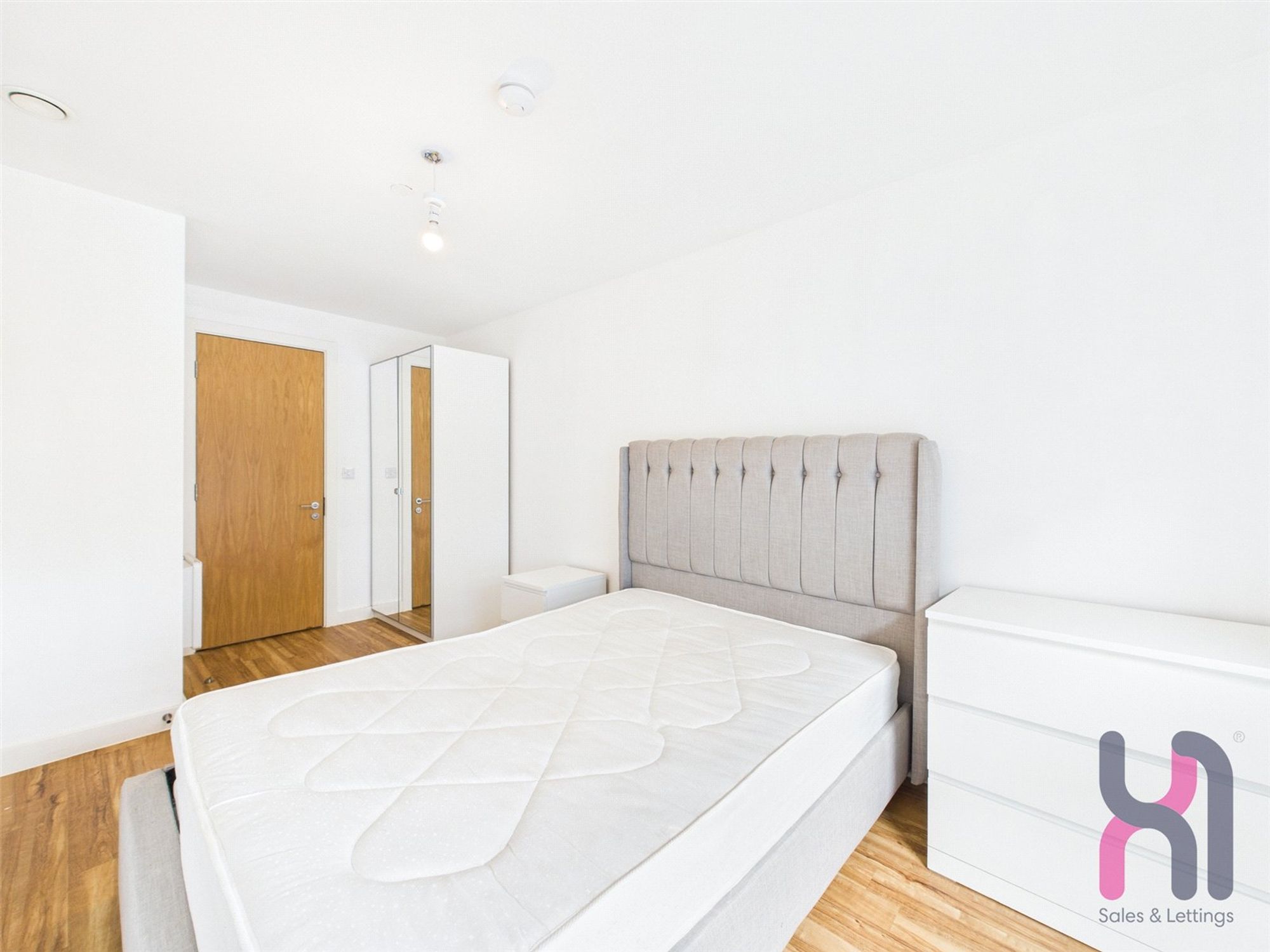 Flat Pomona Strand in Trafford