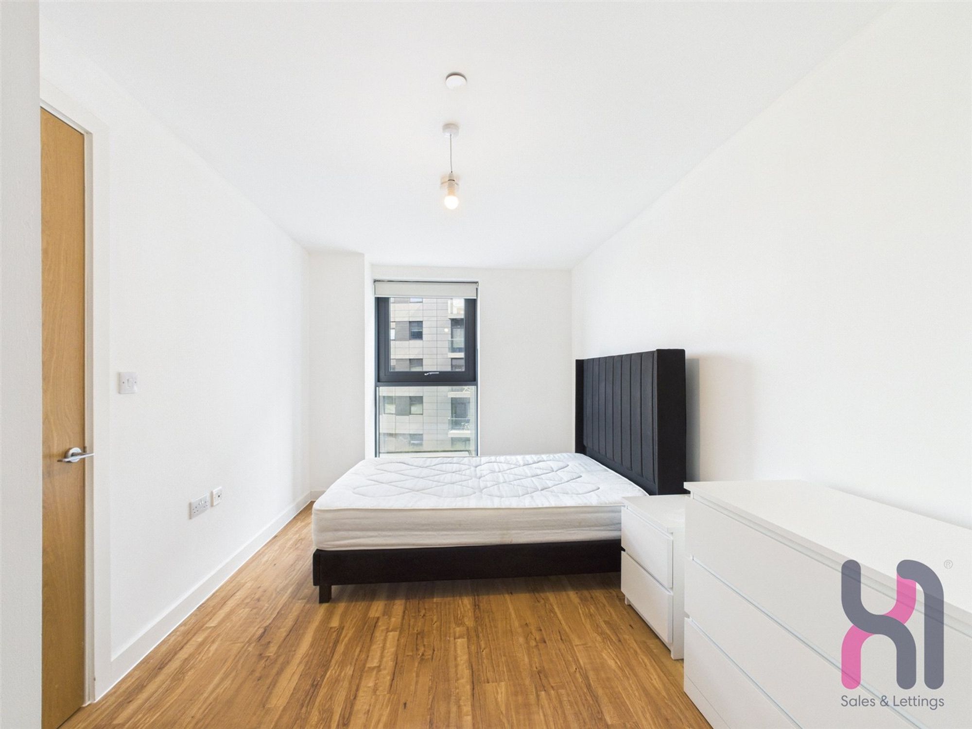 Flat Pomona Strand in Trafford