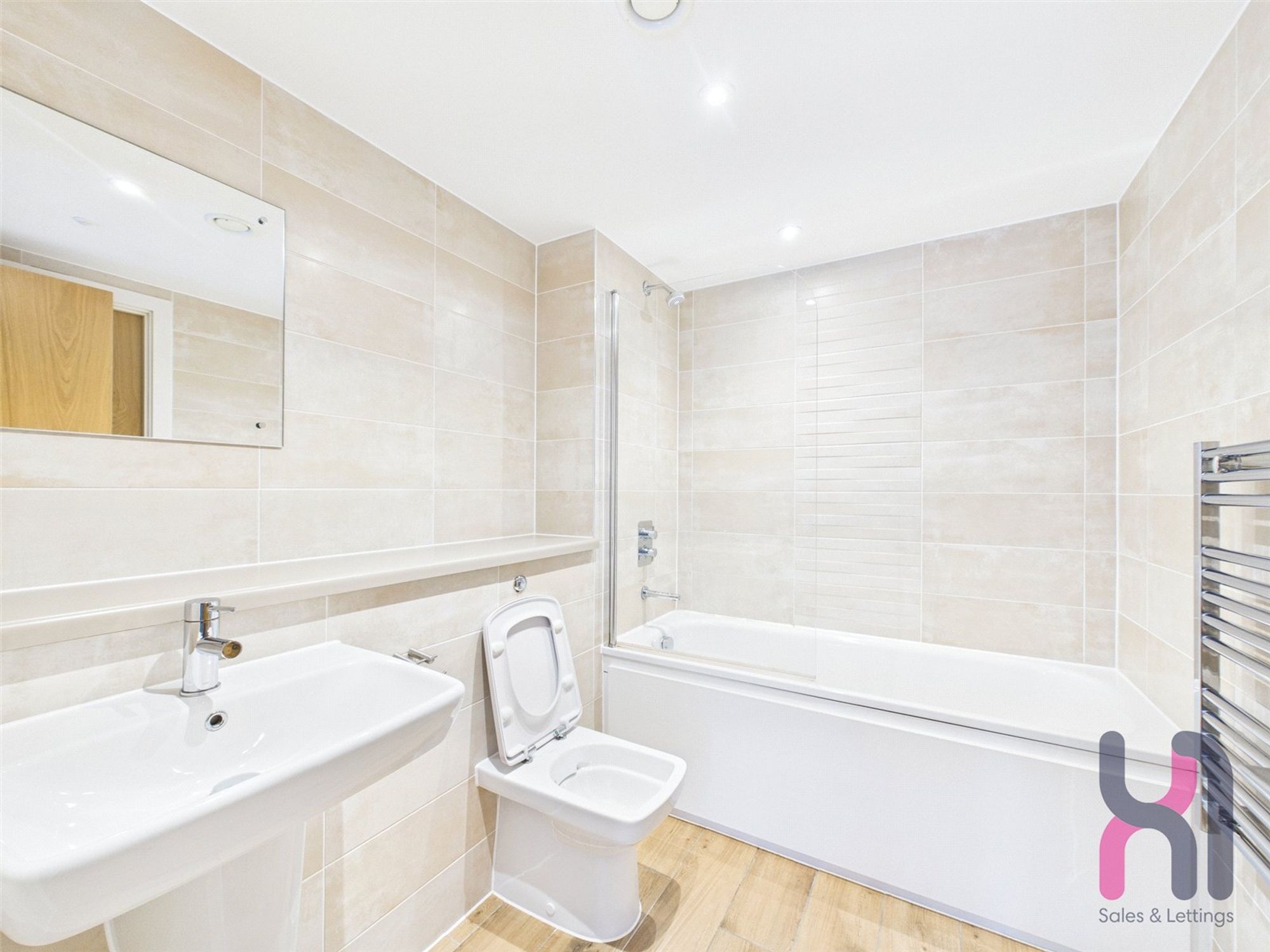 Flat Pomona Strand in Trafford