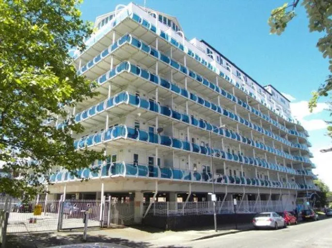 Flat Station Road in Greater London
