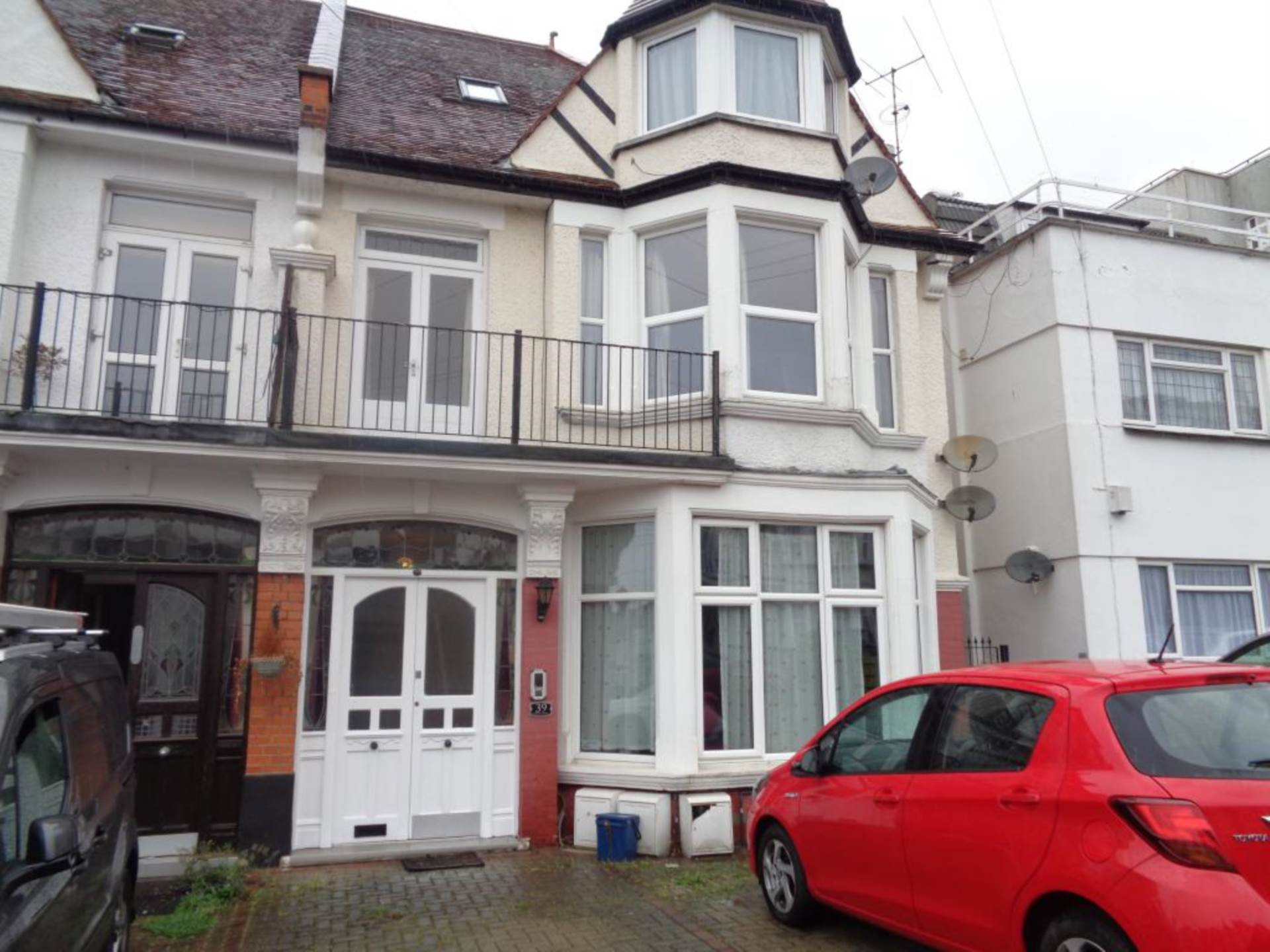 Flat Cobham Road in Southend-on-Sea