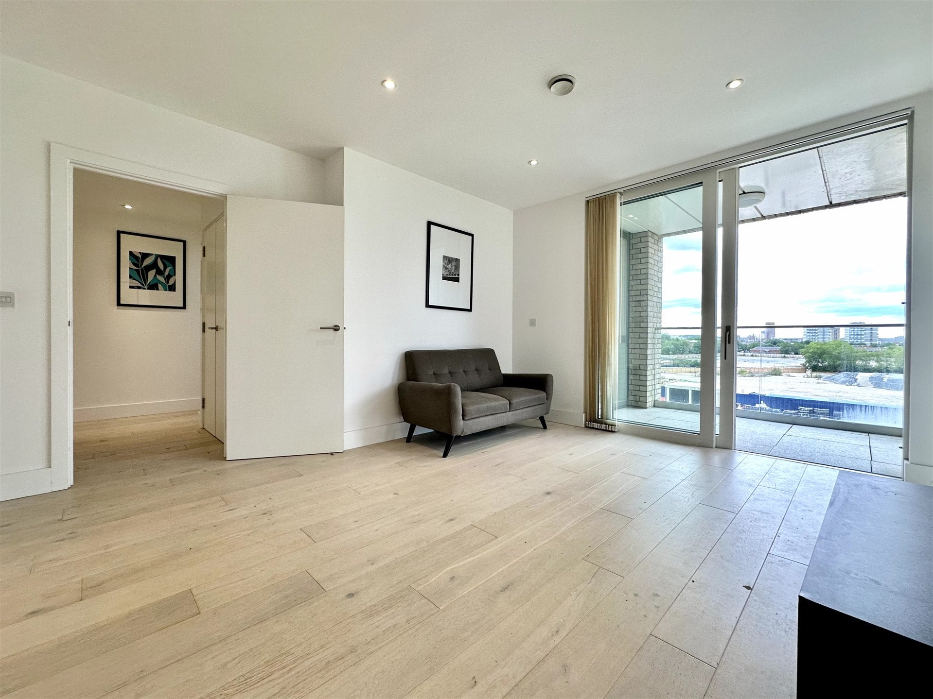 Flat Quebec Way in Greater London