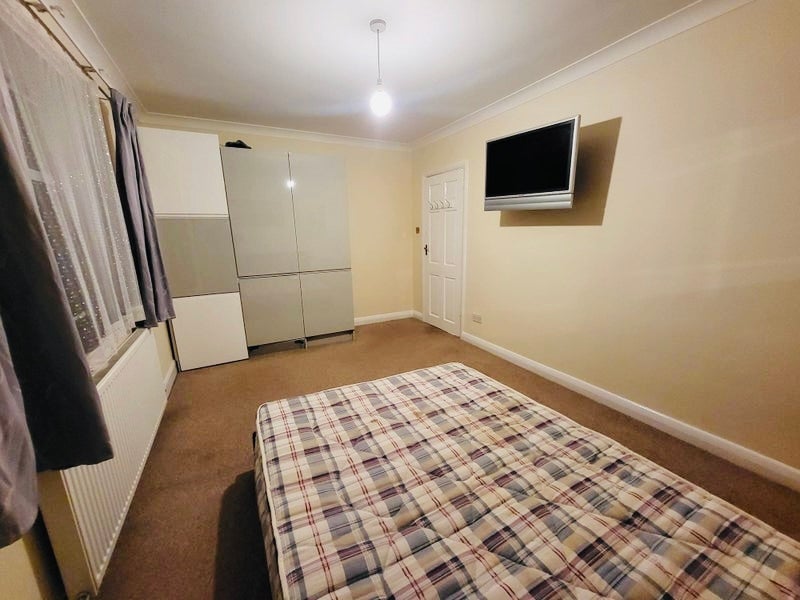 House Worple Way in Greater London