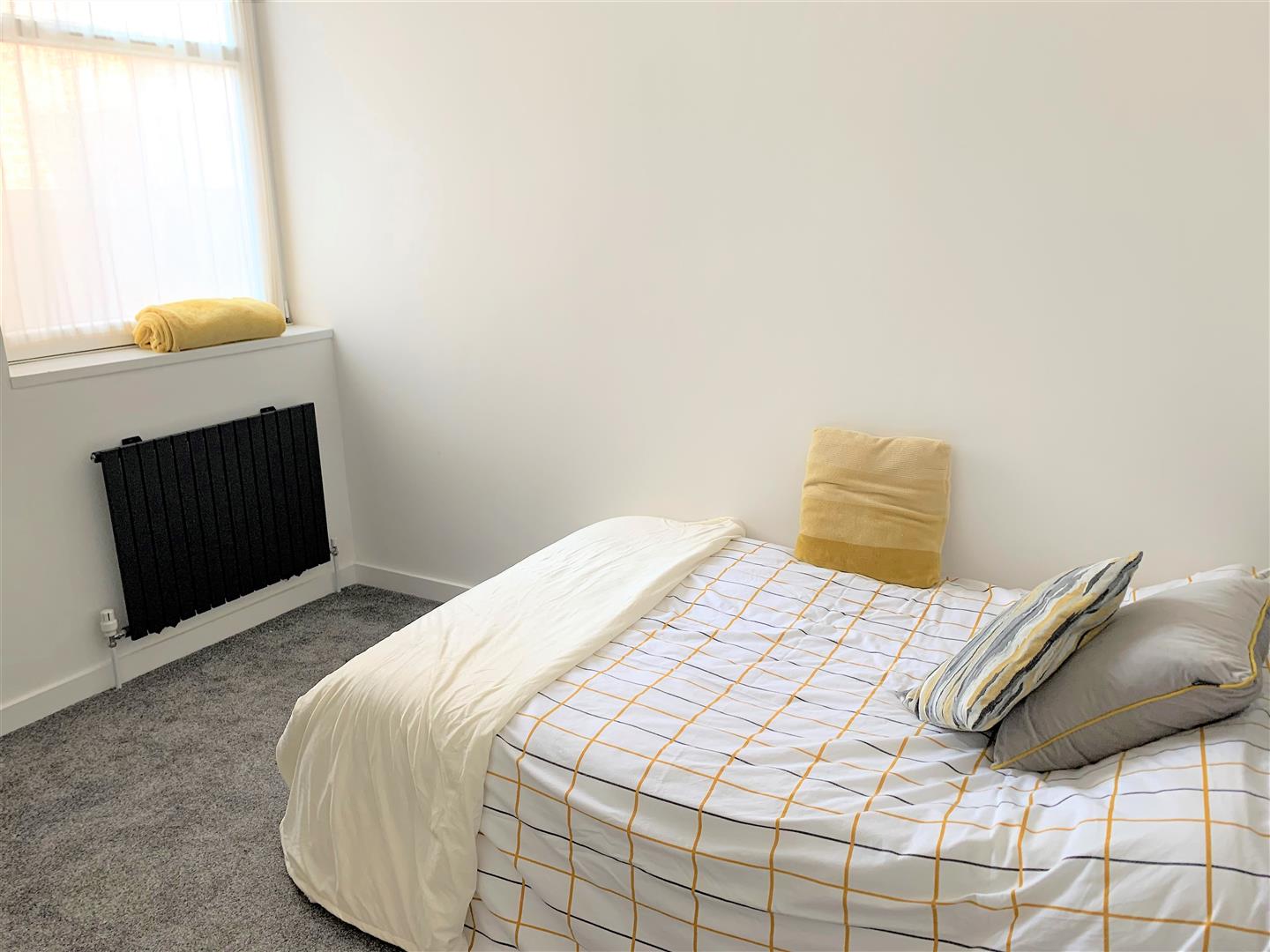 Room Queens Road in Portsmouth