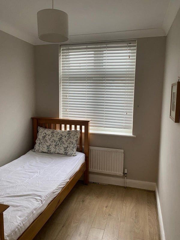 Room Colwood Gardens in Greater London