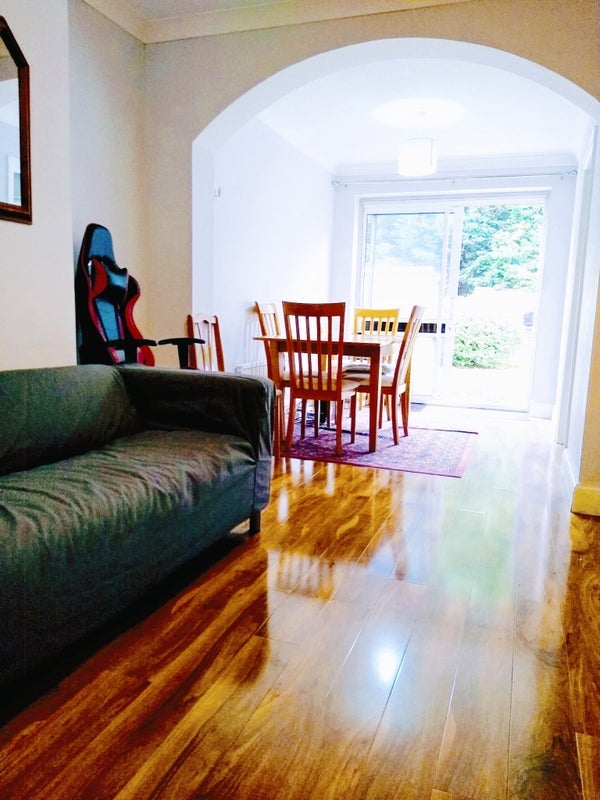 Room Colwood Gardens in Greater London