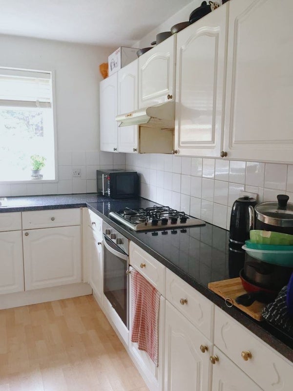 Room Colwood Gardens in Greater London