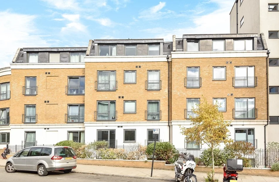 Flat Uxbridge Road in Greater London